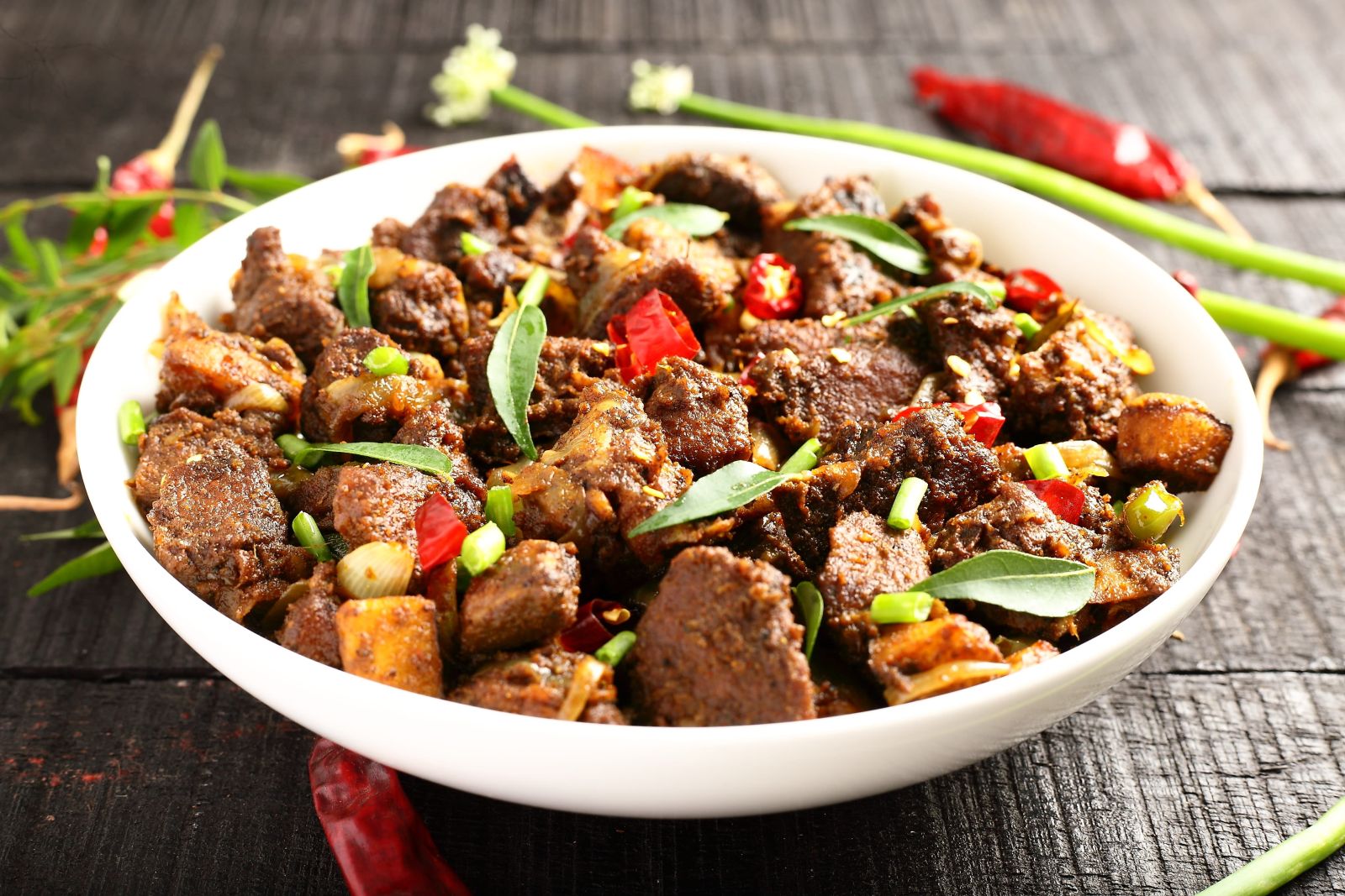 Để ăn kh&ocirc;ng b&eacute;o,chế biến thịt b&ograve; kho cần lưu &yacute; kh&ocirc;ng n&ecirc;n bổ sung gia vị tăng c&acirc;n